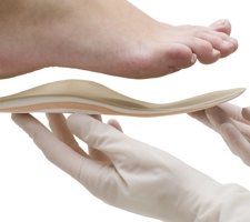 Doctor adapts insole to foot shape